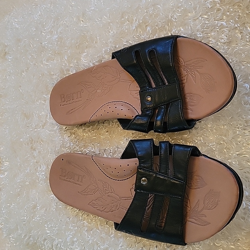 Very cute Born sandals Size 9- 9.5